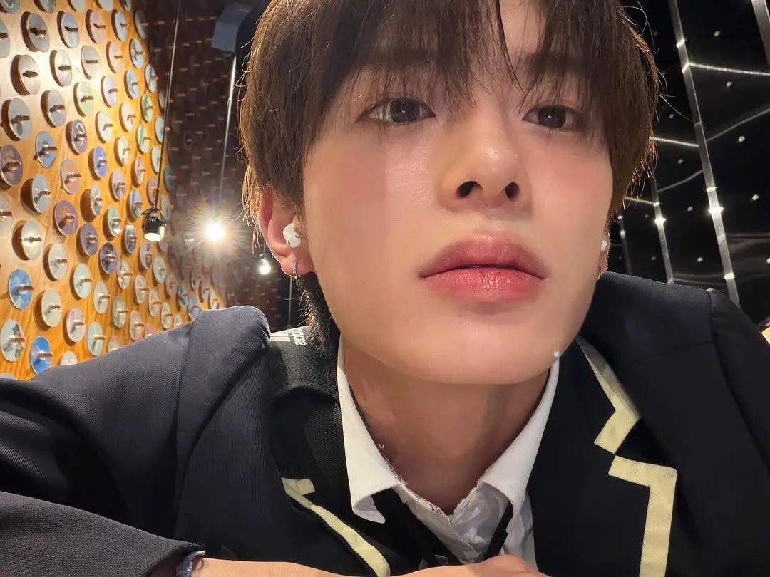 VERIVERY, 姜旻, 偶像, Instagram, Jump Boy LIVE, 校服