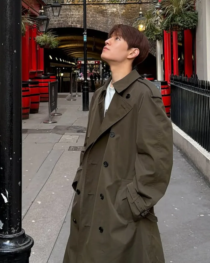 Stray Kids 金昇玟，早已满满春日氛围……短袖配风衣轻松驾驭