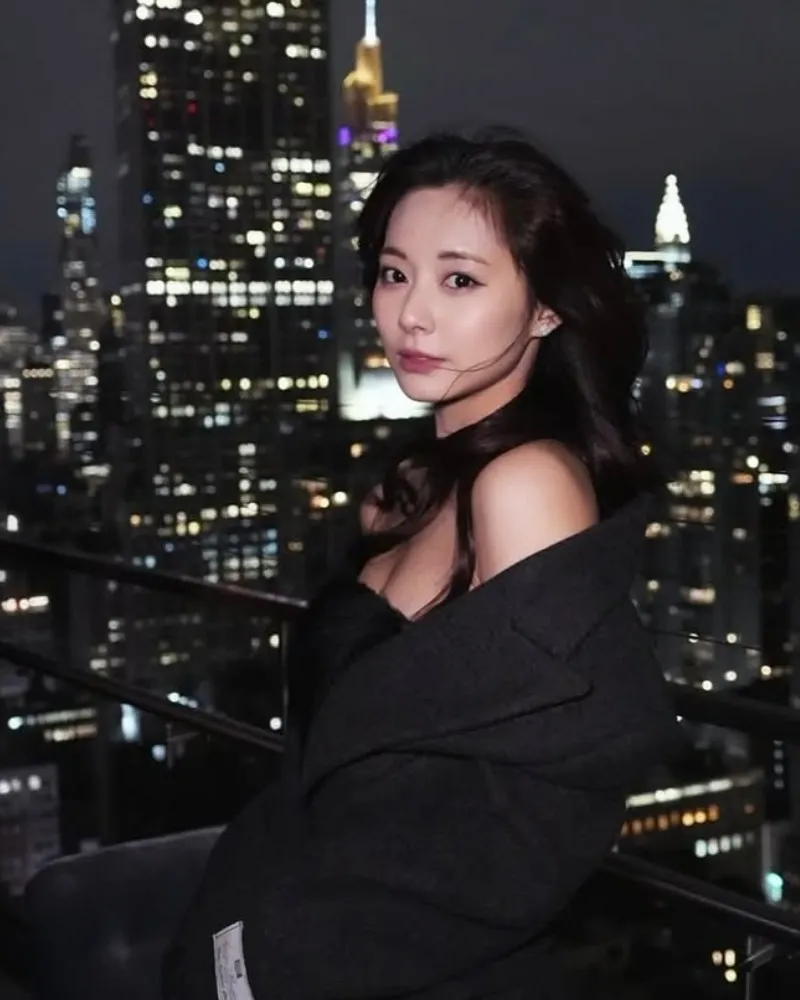 TWICE 子瑜，日常也像畫報般…獨具一格的洗練美