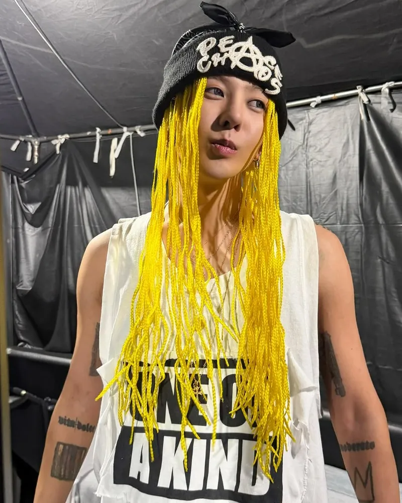 权志龙“意面发型”引人注目…展现“古灵精怪”的魅力