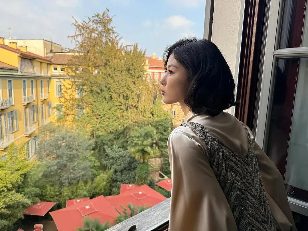 คิมยูจอง, อินสตาแกรม, แฟชั่นโชว์, มิลาน, Dear X, ละคร, แบคอาจิน