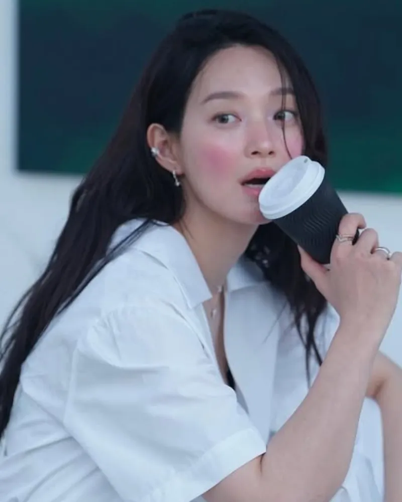 Shin Min-a, Kim Woo-bin’s Wife, Shows Peachy Makeup Look — Netizens Praise Her Pure Visuals