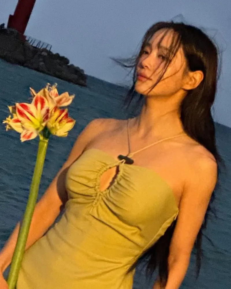 '여름의 의인화' 김세정, 청량미 뿜뿜…"바다랑 찰떡"