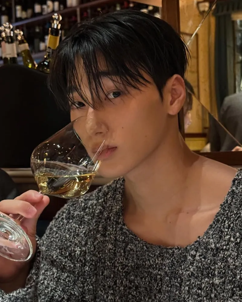 에이티즈 산, 밀라노서 '느좋남'의 정석…"눈동자에 치얼스"