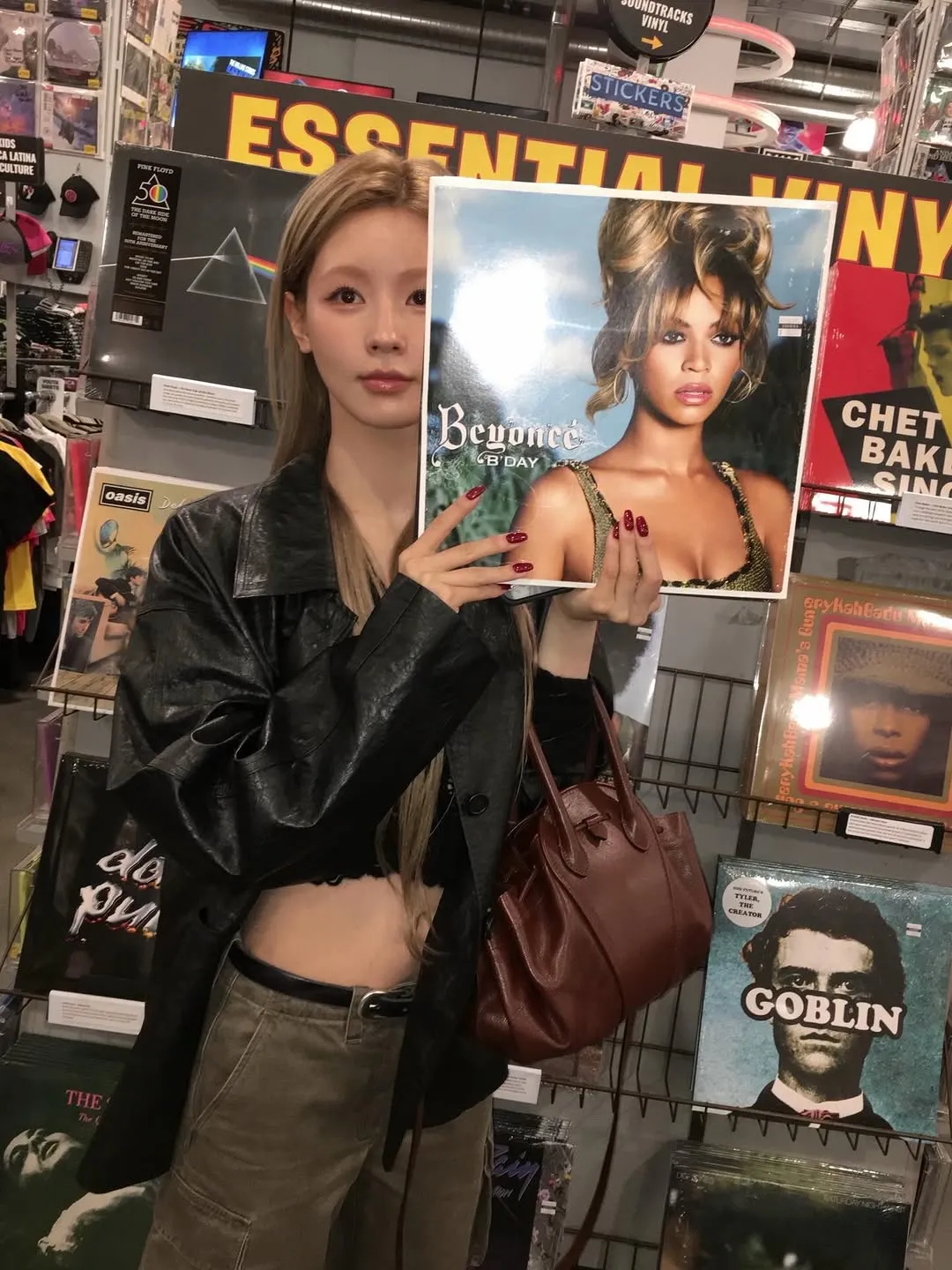 (G)I-DLE, Miyeon, cinturinha de pilão, turnê mundial