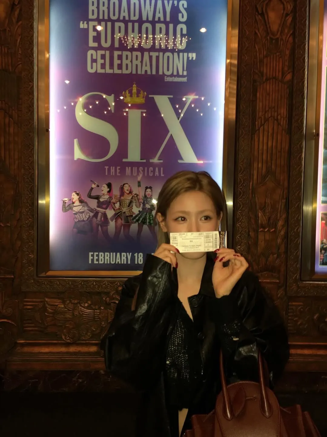 (G)I-DLE, Miyeon, cinturinha de pilão, turnê mundial