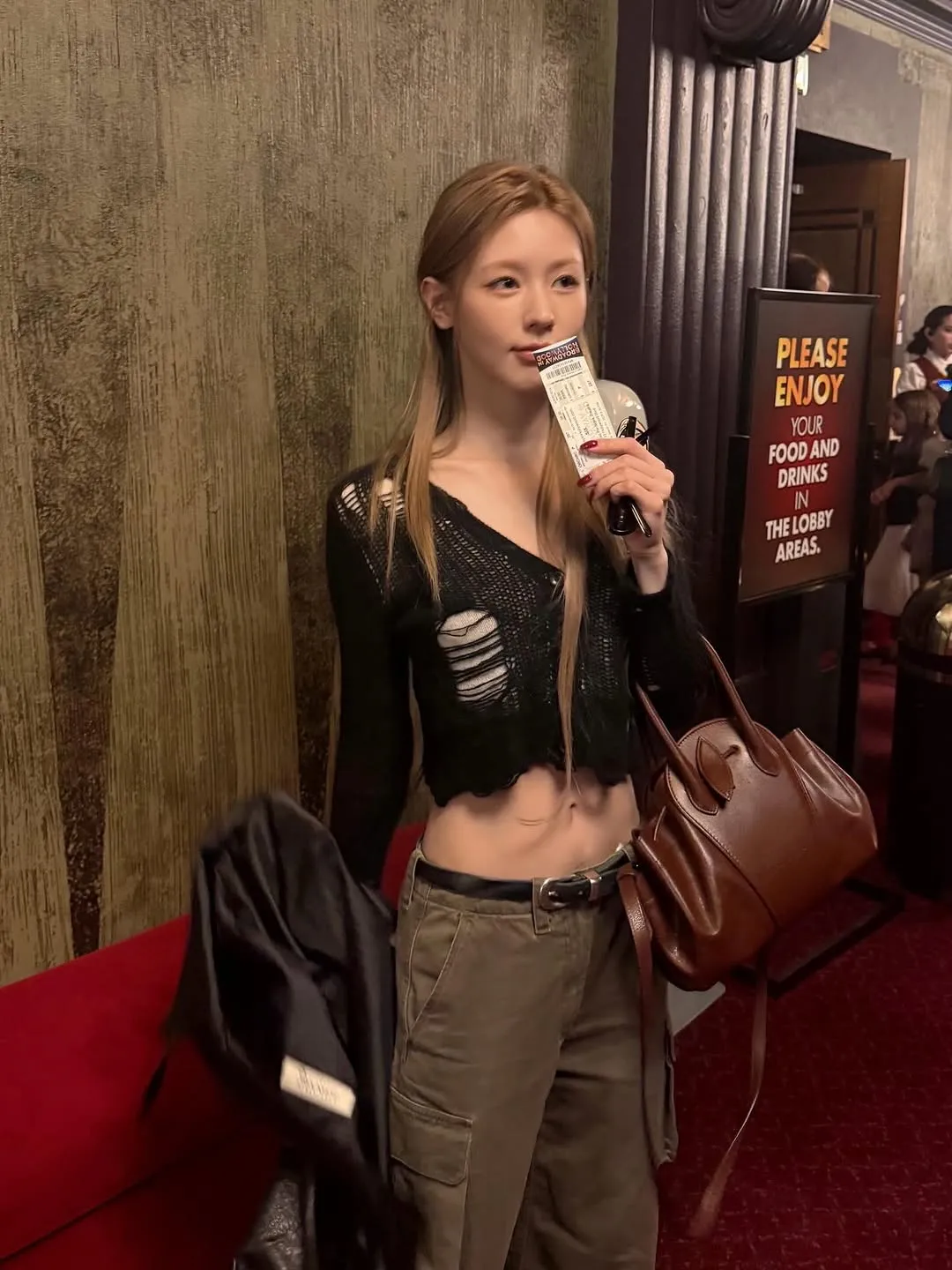 (G)I-DLE, Miyeon, cinturinha de pilão, turnê mundial