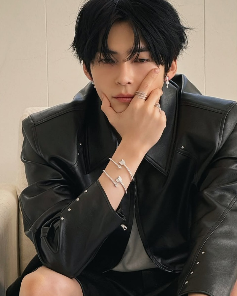 제로베이스원 성한빈, 깊은 눈빛 발산…소년미부터 성숙미까지