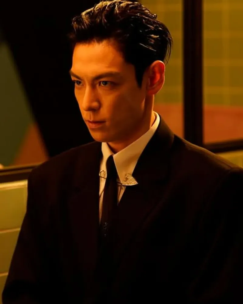 진지하게 카메라 보는 '빅뱅 출신' 탑…신곡 뮤비 촬영 중?