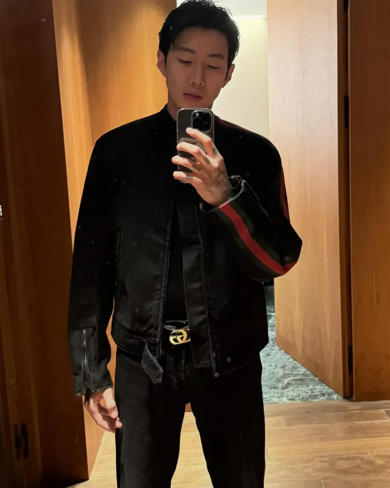 《月刊男友》朴宰範，從冷酷全黑造型到上身脫衣都完美駕馭