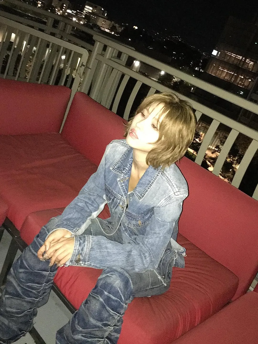 Jeon Soyeon, (G)I-DLE, look jeans com jeans, beleza andrógina, Don't Die, Odetari, Instagram