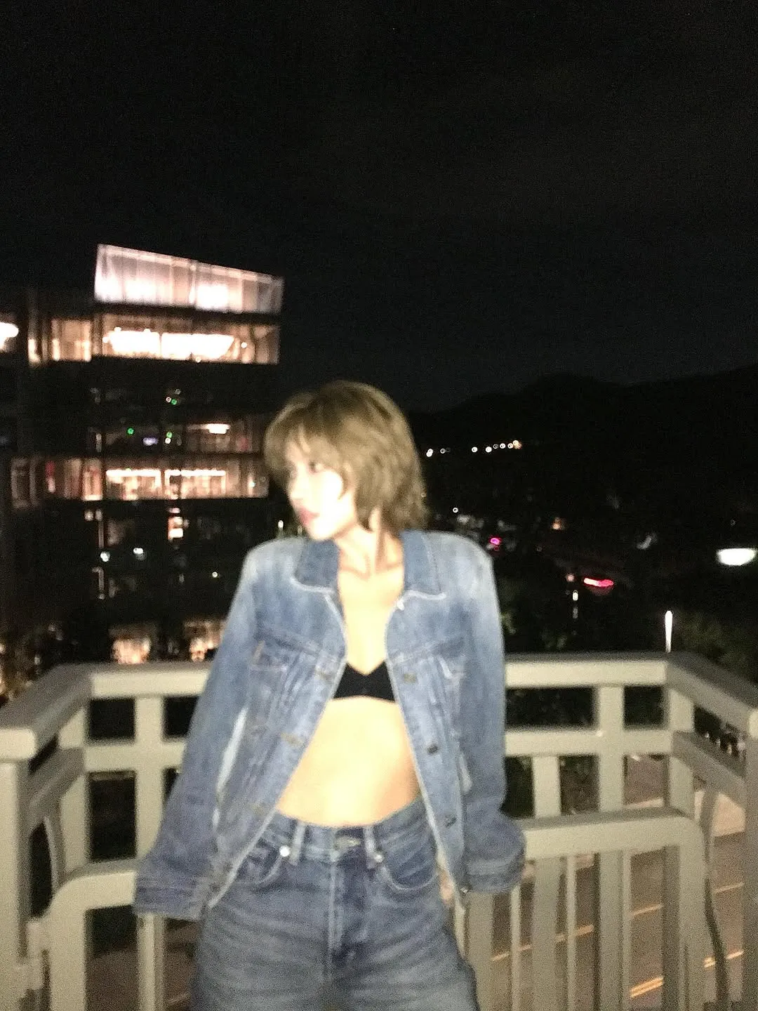 Jeon Soyeon, (G)I-DLE, look jeans com jeans, beleza andrógina, Don't Die, Odetari, Instagram