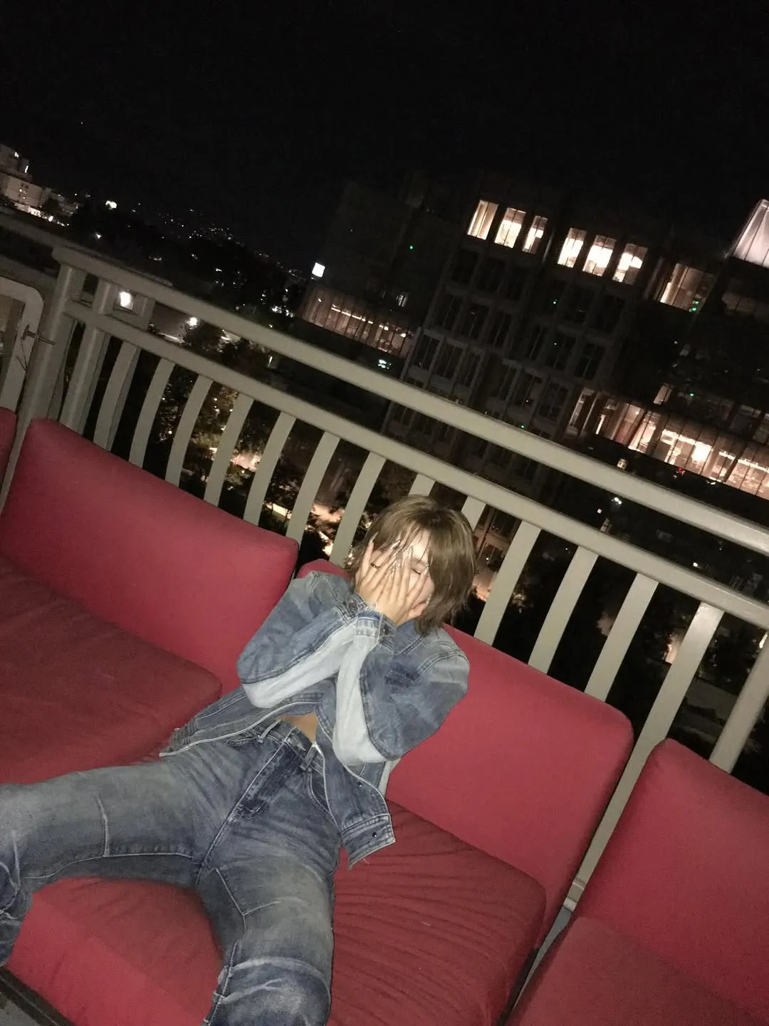 Jeon Soyeon, (G)I-DLE, look jeans com jeans, beleza andrógina, Don't Die, Odetari, Instagram