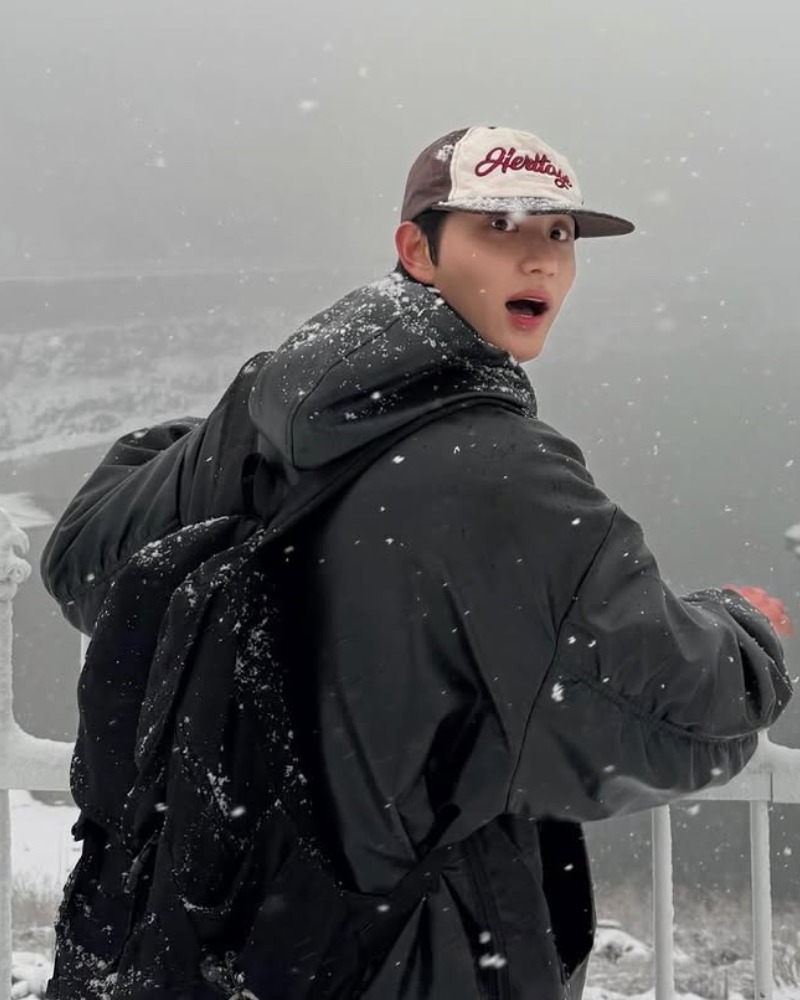 'Boyfriend Material' King Kim Jae-won Floods Instagram With Cozy Winter Romance — Fans Swoon