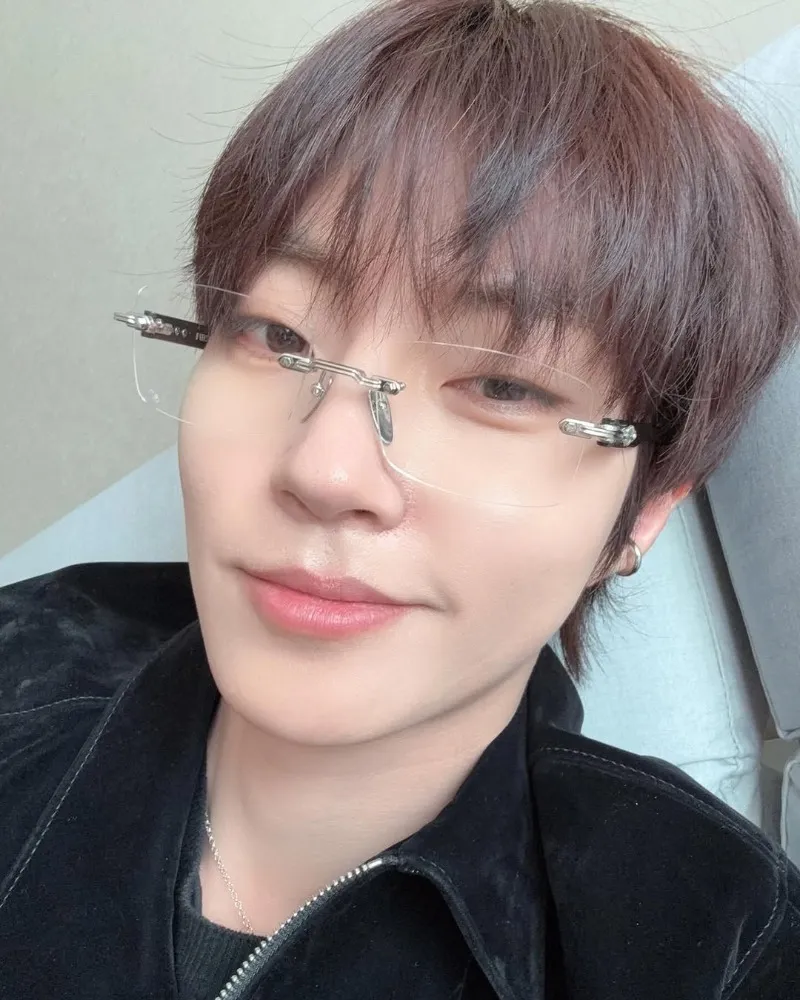 Hwang In Yeop presume sus mejores selfies y enamora con su encanto natural