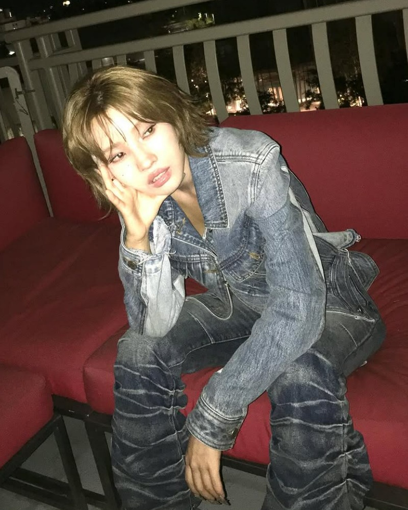 아이들 전소연, 언더웨어에 청재킷만 툭…'시크→섹시' 다 된다