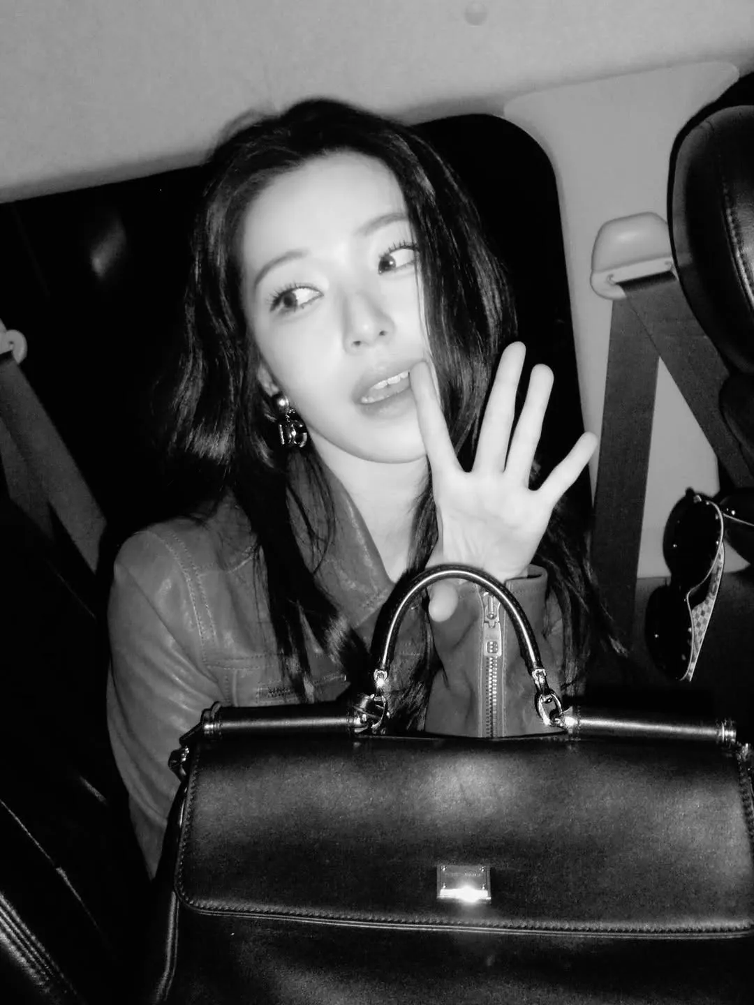 白知憲, fromis_9, 偶像, Instagram, 時尚, 顏值, 杜嘉班納