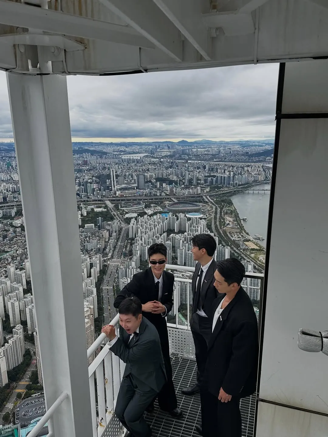 Kim Mu-yeol, Jung Ji-hoon, Rain, Pani Bottle, Lee Seung-hoon, programa de variedades, Crazy Tour, ENA