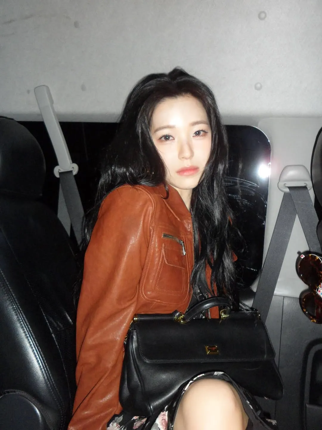 白知憲, fromis_9, 偶像, Instagram, 時尚, 顏值, 杜嘉班納