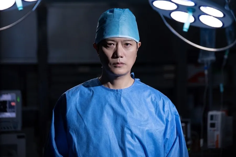 「信頼の俳優」パク・ヒスン、WOODZ新曲MVのBカットで…唯一無二のオーラ