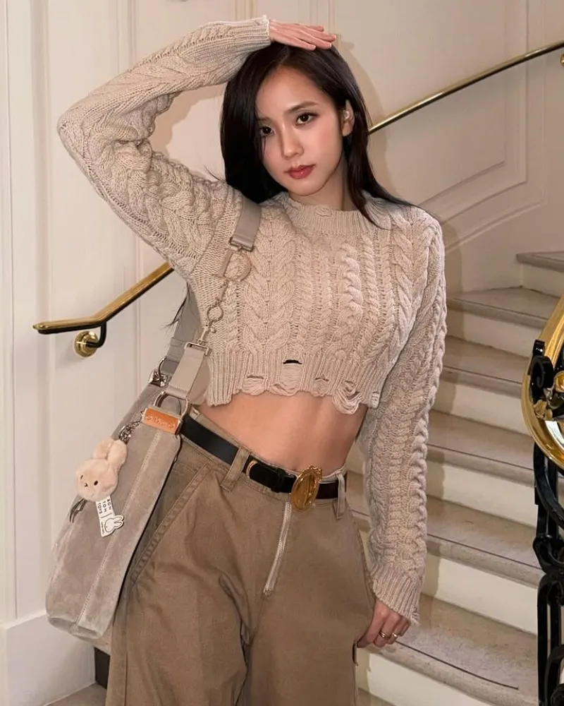 "Novio bajo demanda": Jisoo de BLACKPINK roba miradas con cintura de avispa y músculos definidos