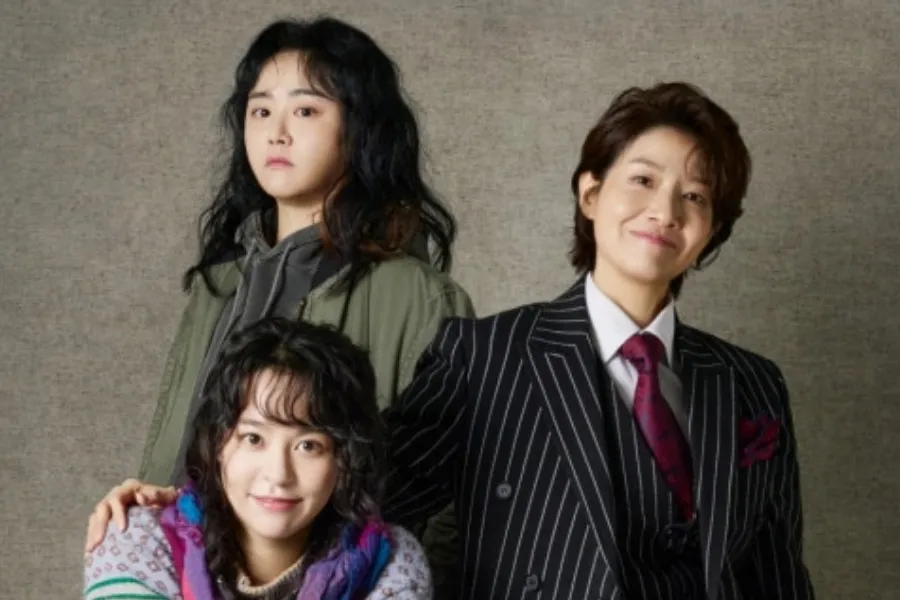 "Nation's Actress" Moon Geun-young Sheds Child-Star Image — A Bold New Face With 'Orphans'