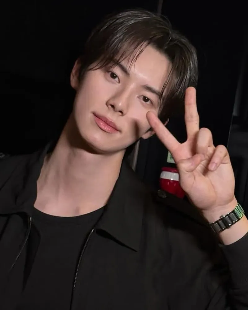 ‘Everyday We’ Star Lee Chae Min Shows Flawless Visuals From Every Angle