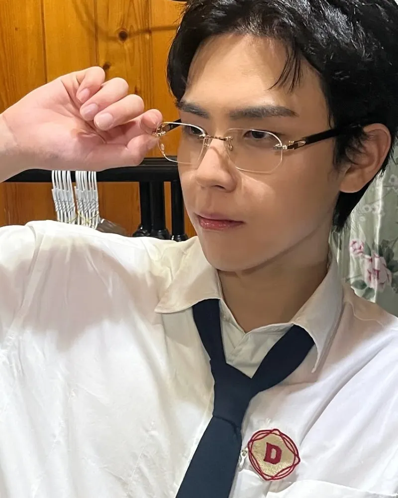 『エージェント・オブ・ミステリー』シーズン2のキム・ドフン、フレッシュな制服ショットを公開…『ムービング』を思い出すとの声