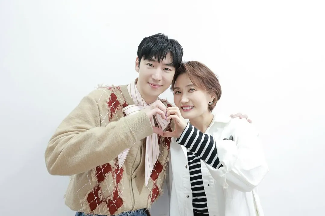 Lee Je-hoon, estreia, 20 anos de carreira, Temos Chance, drama, encontro com fãs, SBS