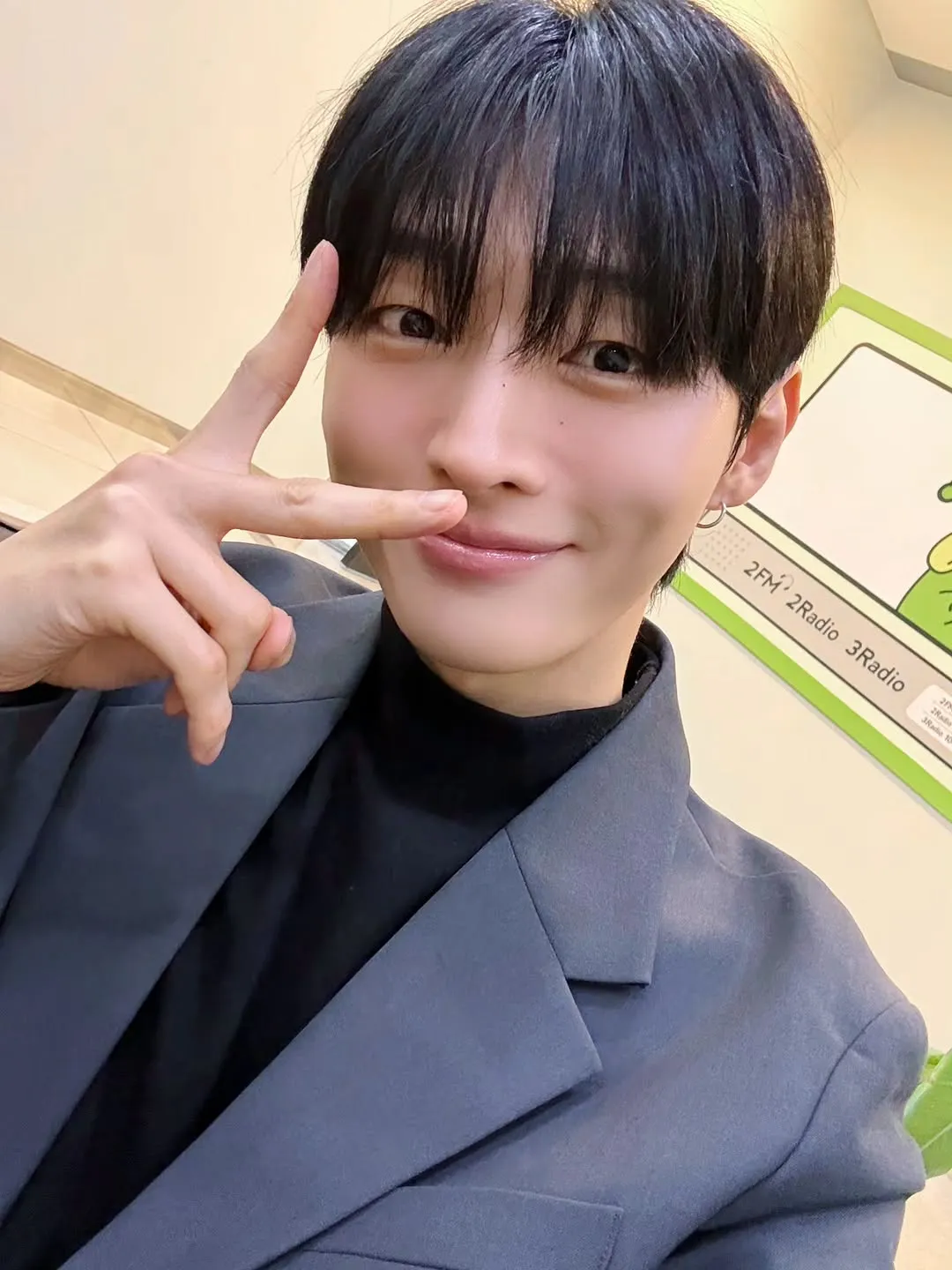 Yoon Ji-sung, Instagram, drama BL, Cheondung Gureum Bibaram, fanmeeting, rádio, Wanna One