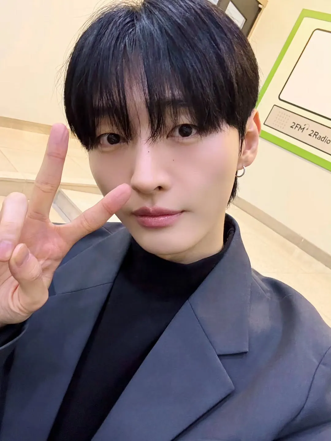 Yoon Ji-sung, Instagram, drama BL, Cheondung Gureum Bibaram, fanmeeting, rádio, Wanna One