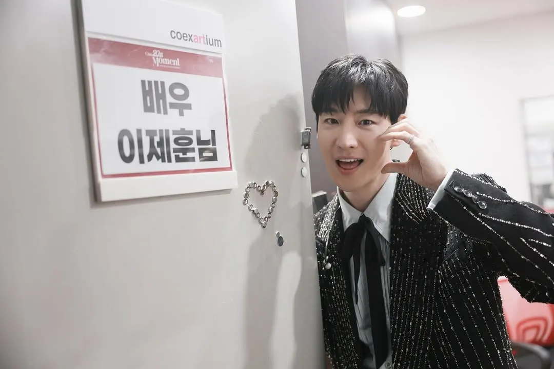 Lee Je-hoon, estreia, 20 anos de carreira, Temos Chance, drama, encontro com fãs, SBS