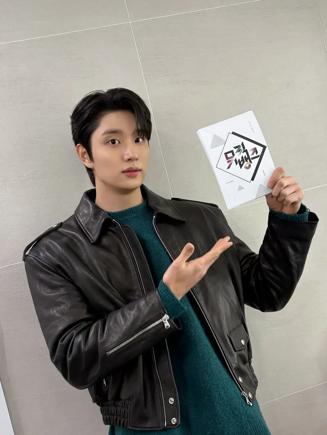 金宰元, KBS, 音乐银行, 银行长, MC, IZNA, 方智敏