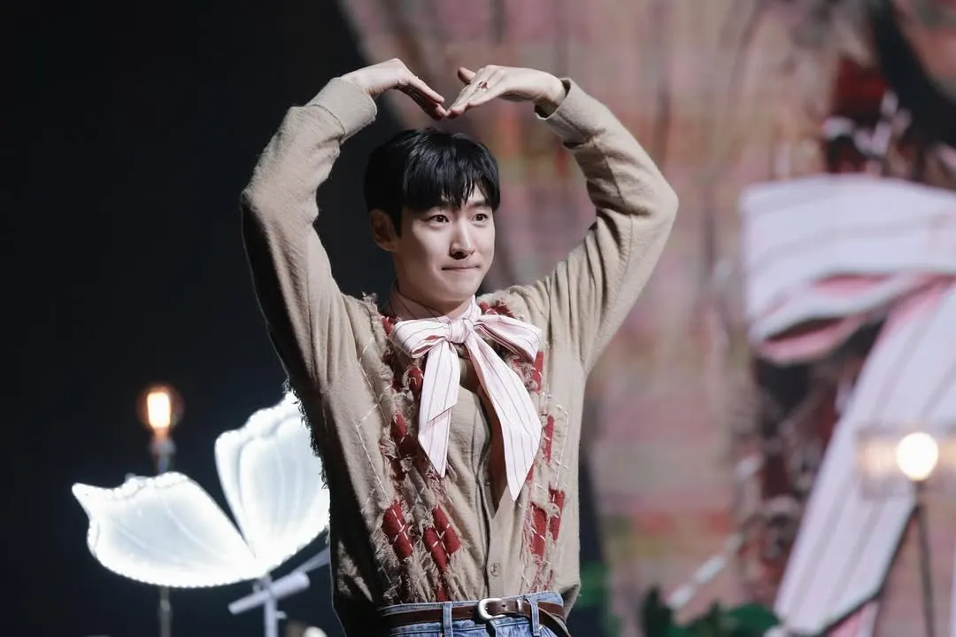 Lee Je-hoon, estreia, 20 anos de carreira, Temos Chance, drama, encontro com fãs, SBS