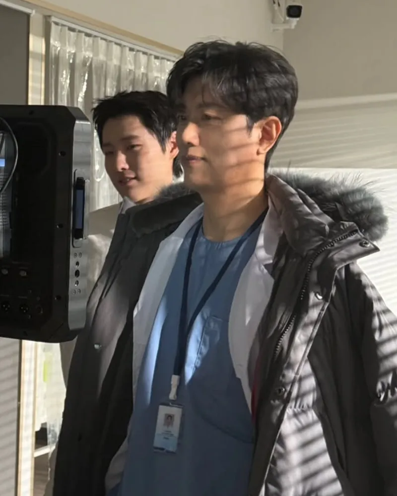 「“上がる株” WOODZ×パク・ヒスン、一本の映画のようなBカット」