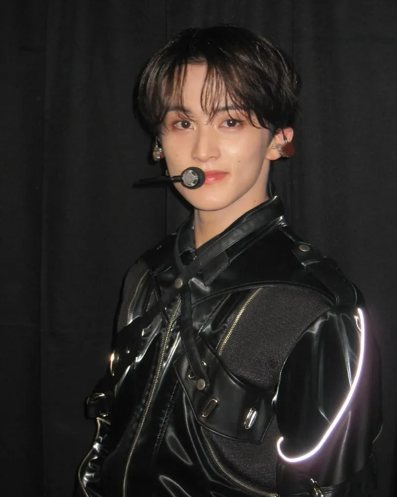 Mark de NCT, tan guapo como siempre y con la misma chispa traviesa