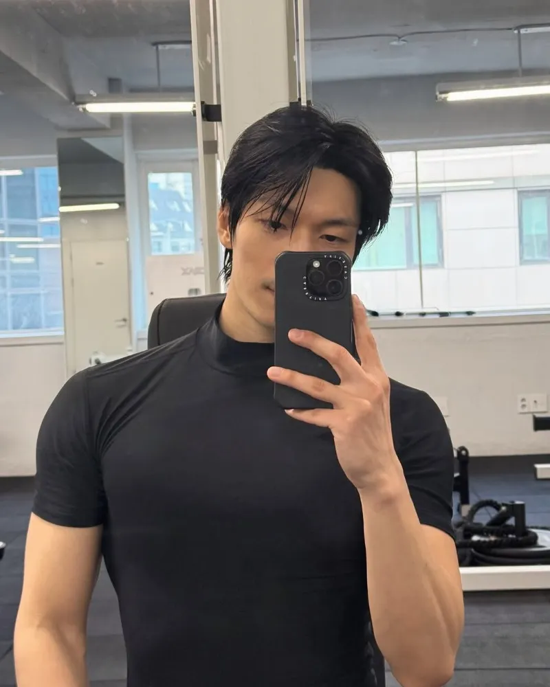 '세이렌' 위하준, 넓은 어깨+성난 근육 '눈길'…조각 미모는 덤