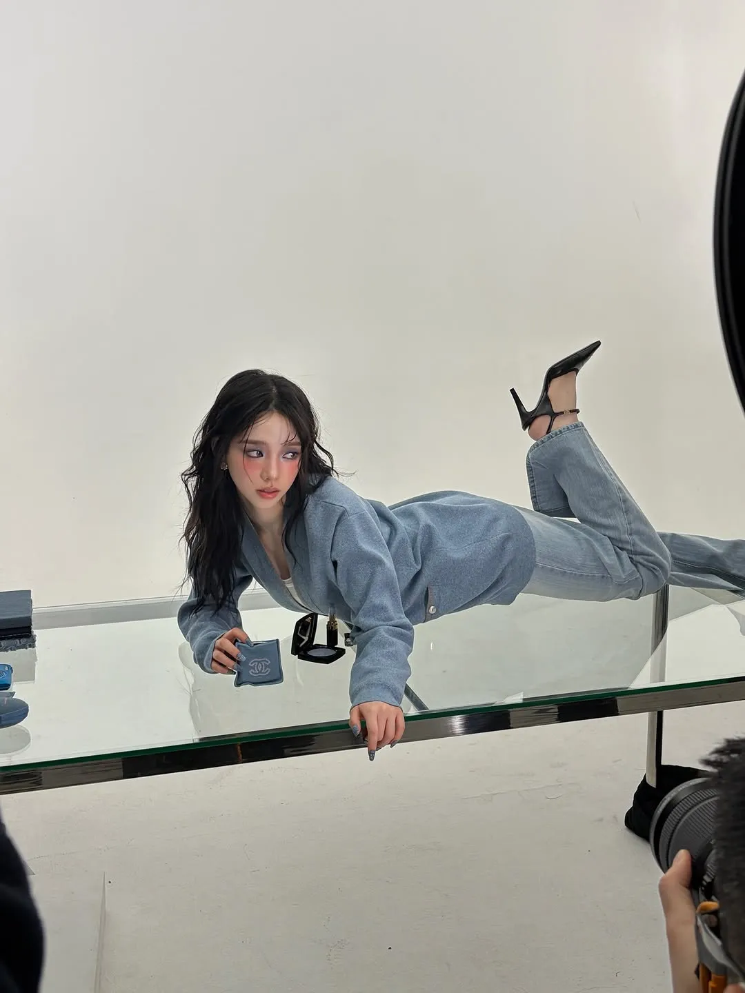 Karina, aespa, 丹寧造型, Instagram, 畫報, 幕後照