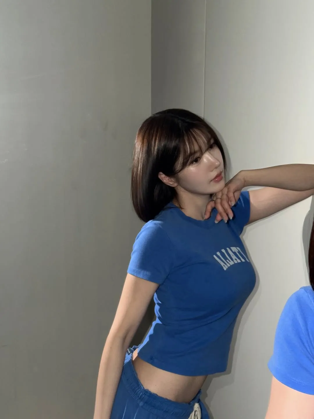 Kwon Eun-bi, Instagram, moda, corpo, estilo, IZ*ONE