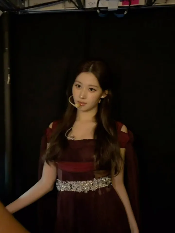 TWICE, 萨娜, 北美巡演, 普拉达, Instagram