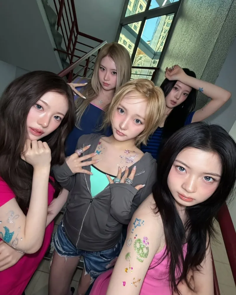 De '404' a 'Delulu': KiiiKiii también brilla fuera del escenario, y sí, se siente genial