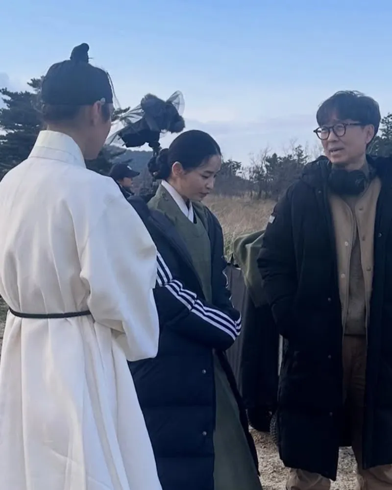 El Guardián del Rey rebasa los 11 millones: Jang Hang-jun y Jeon Mi-do comparten un tierno detrás de cámaras