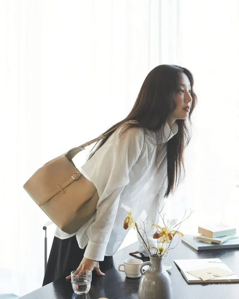 ¿De verdad tiene 45? El look cotidiano de Jung Ryeo-won deja a sus fans en shock