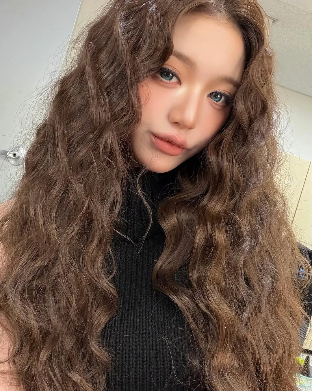 Jang Wonyoung, IVE, Instagram, BLACKHOLE, BANG BANG, REVIVE+, permanente, cabelo com permanente