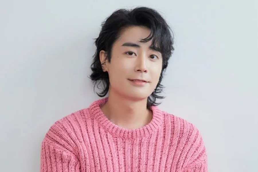 Retiran a Han Ji-sang como docente tras polémica por acoso sexual y presión estudiantil