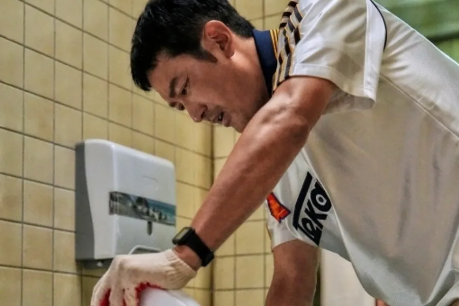 Em “Proprietário”, Ha Jung-woo desentope até vaso para pagar dívidas — sofrimento no limite