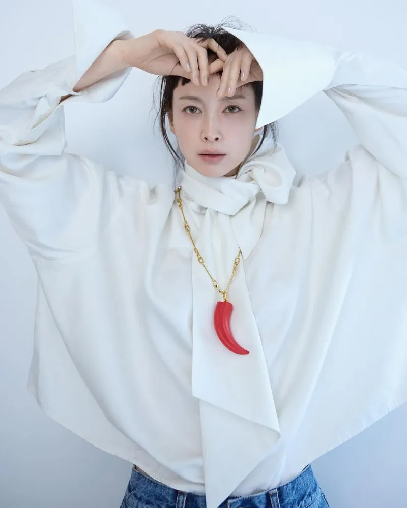 “ファッションアイコン” イ・ナヨン、難解なルックも見事に着こなす