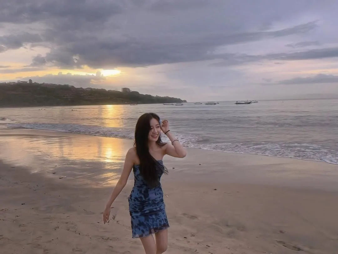 Shin Seul-gi, Instagram, Photos, Bikini, Beach