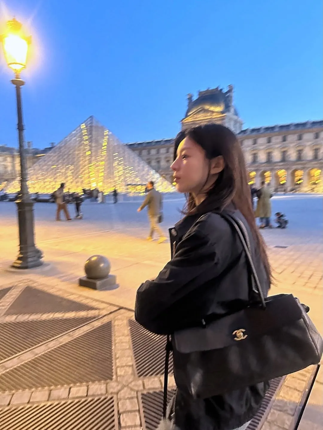 Go Youn-jung, Chanel, fashion show, Instagram, actor, JTBC, Koo Kyo-hwan, Everyone Is Fighting Their Own Worthlessness, Mojamussa, K-Drama