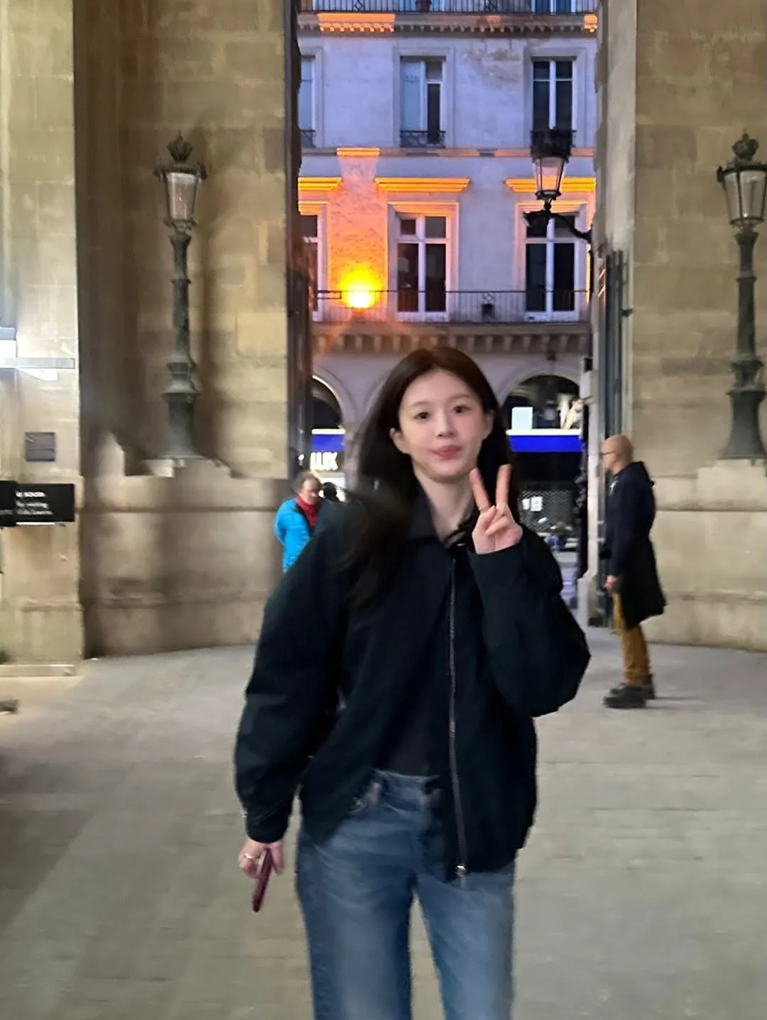 Go Youn-jung, Chanel, fashion show, Instagram, actor, JTBC, Koo Kyo-hwan, Everyone Is Fighting Their Own Worthlessness, Mojamussa, K-Drama